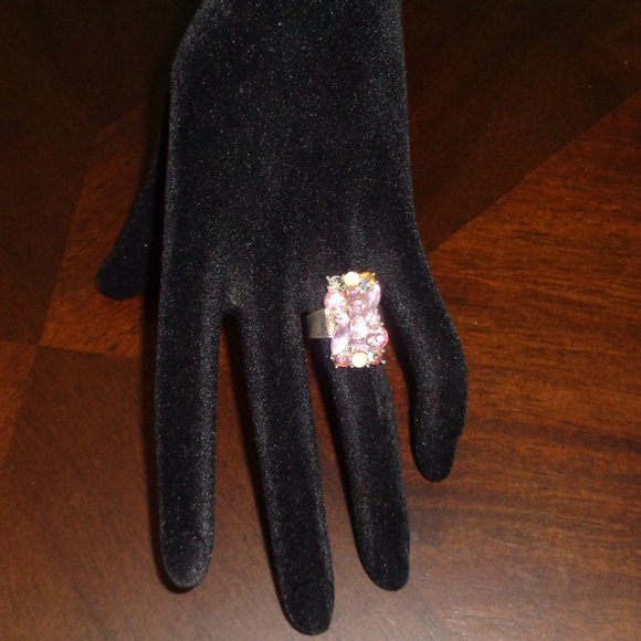 Pink beaded ring- costume jewelry - Picture 1 of 10